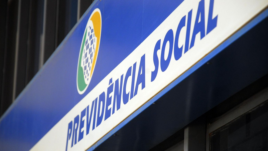 Leia mais sobre o artigo Compensação de benefícios previdenciários não acumuláveis deve ser feita mês a mês